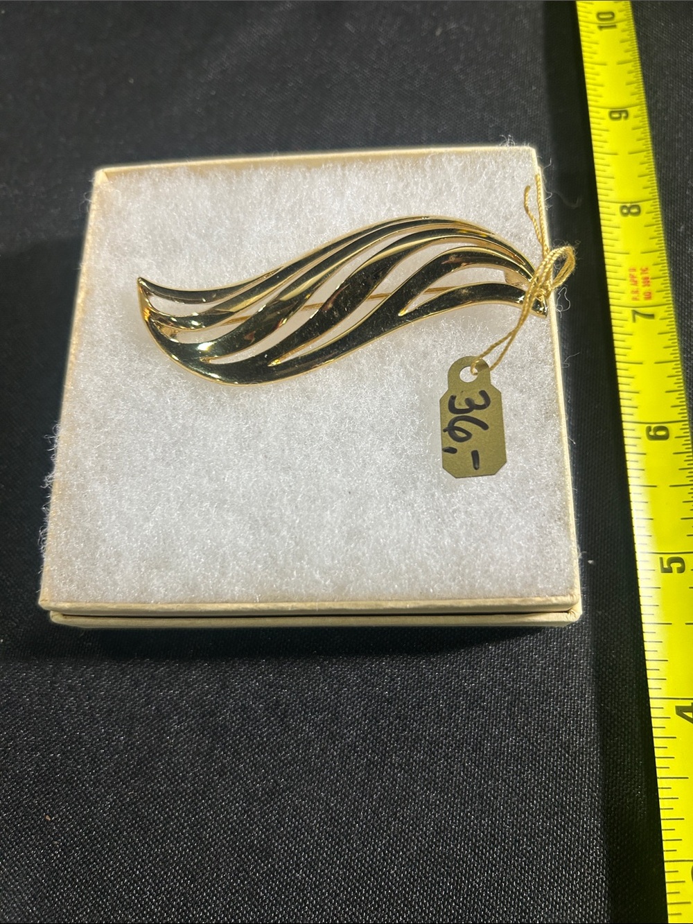 Gold Wave-Style Brooch - Gold Tone Women's Jewelry vintage Monet